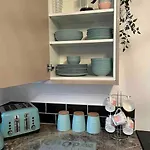 Watersedge Retreat, Views, Sunsets, Dogs Welcome Vakantiehuis Sandside (Beetham)