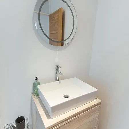 Watersedge Retreat, Views, Sunsets, Dogs Welcome * Sandside (Beetham)