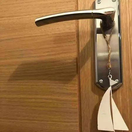 Watersedge Retreat, Views, Sunsets, Dogs Welcome Sandside (Beetham)