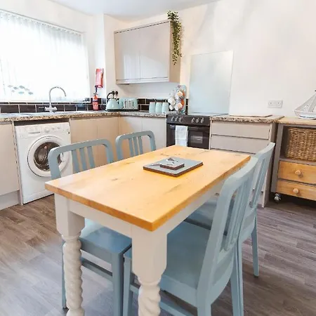Watersedge Retreat, Views, Sunsets, Dogs Welcome Sandside (Beetham)