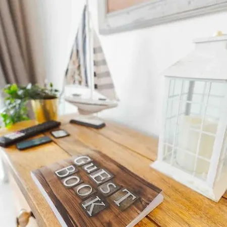 Watersedge Retreat, Views, Sunsets, Dogs Welcome Tatil Evi