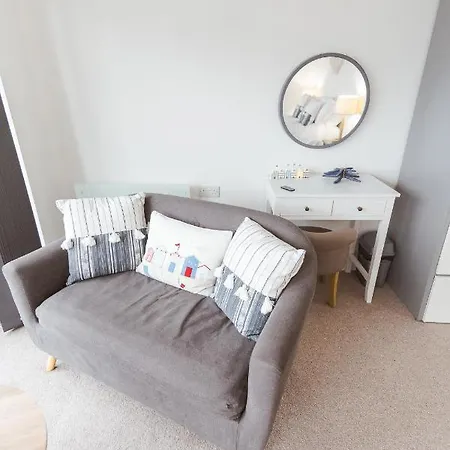 Watersedge Retreat, Views, Sunsets, Dogs Welcome * Sandside (Beetham)