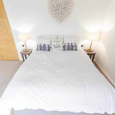 Watersedge Retreat, Views, Sunsets, Dogs Welcome Holiday home Sandside (Beetham)