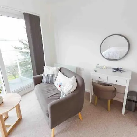 Watersedge Retreat, Views, Sunsets, Dogs Welcome * Sandside (Beetham)