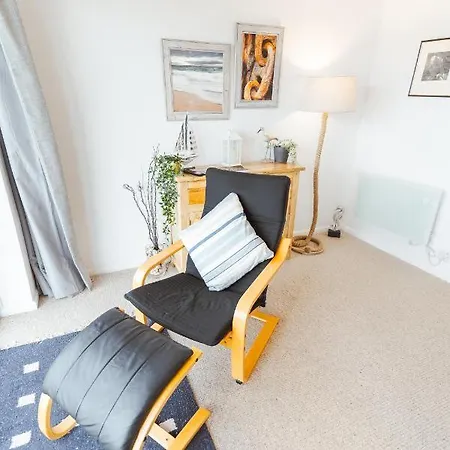 Watersedge Retreat, Views, Sunsets, Dogs Welcome Holiday home *