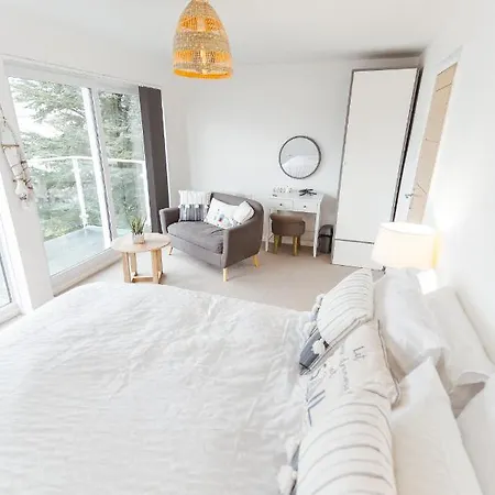 Watersedge Retreat, Views, Sunsets, Dogs Welcome Holiday home
