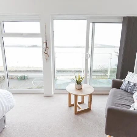 Watersedge Retreat, Views, Sunsets, Dogs Welcome Holiday home