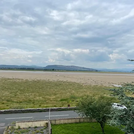 Watersedge Retreat, Views, Sunsets, Dogs Welcome Sandside (Beetham)