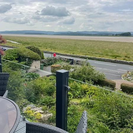 Watersedge Retreat, Views, Sunsets, Dogs Welcome Sandside (Beetham)