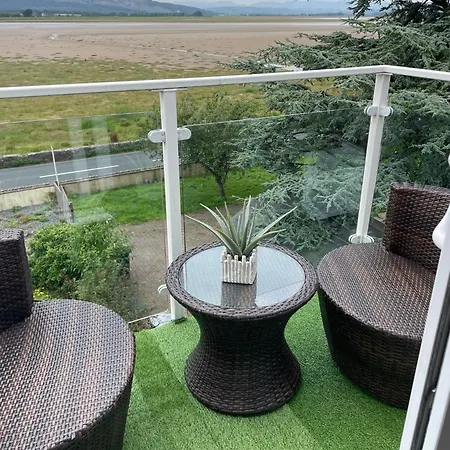 Watersedge Retreat, Views, Sunsets, Dogs Welcome Sandside (Beetham)